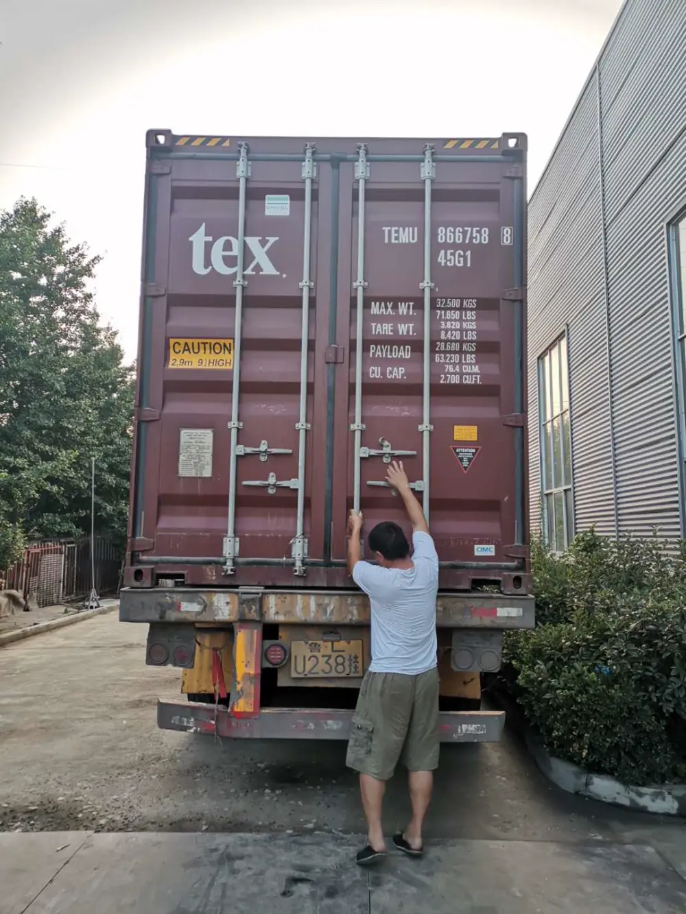 Container loading for export pet hygiene product shipment