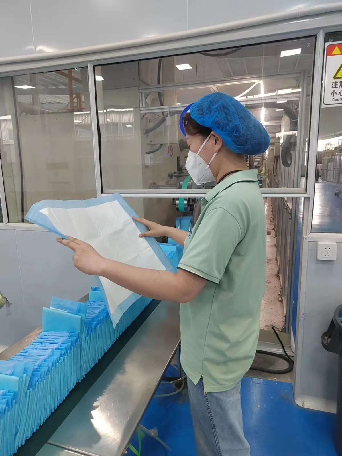 Finished pet pad product inspection before shipment